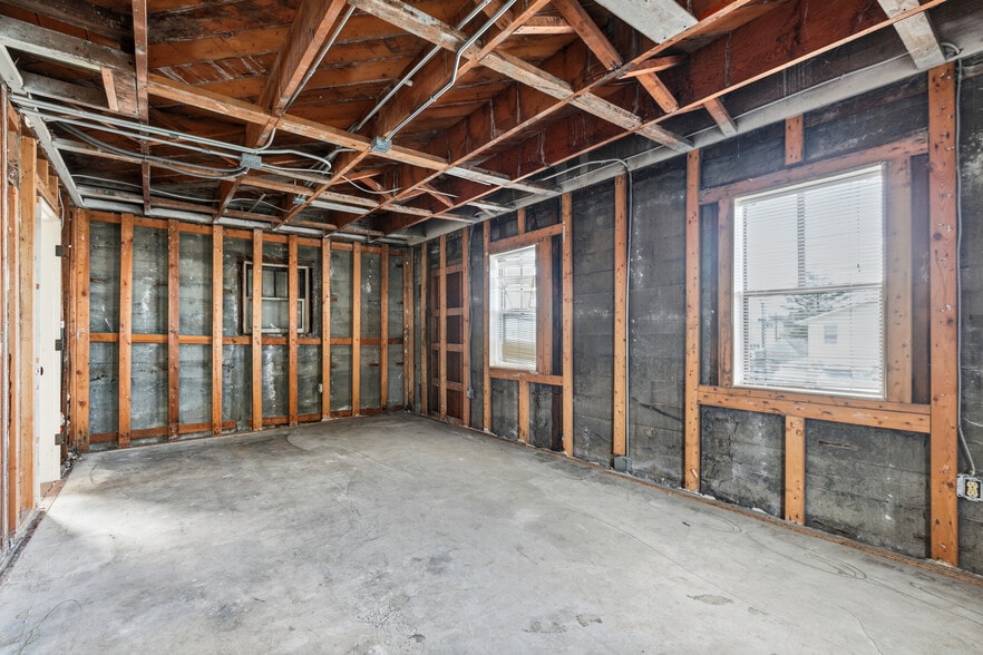 More Photos Of 2602 Grand Ave, Everett Office For Sale