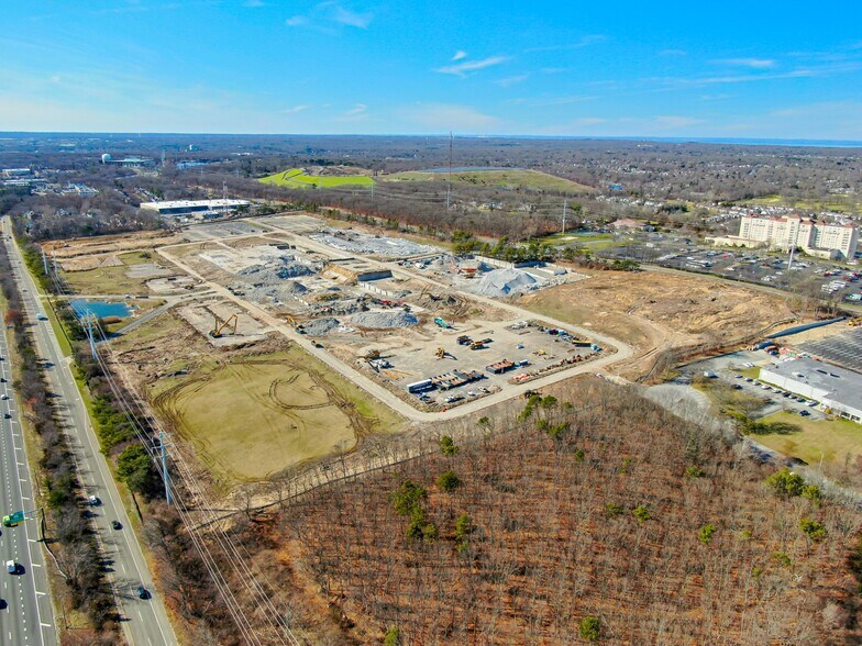 More Photos Of 1 Ca Plz, Hauppauge Warehouse For Lease