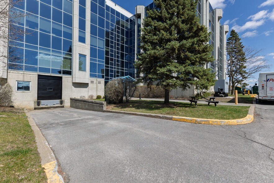 More Photos Of 9900 Boul Cavendish, Montréal Office Residential For Lease