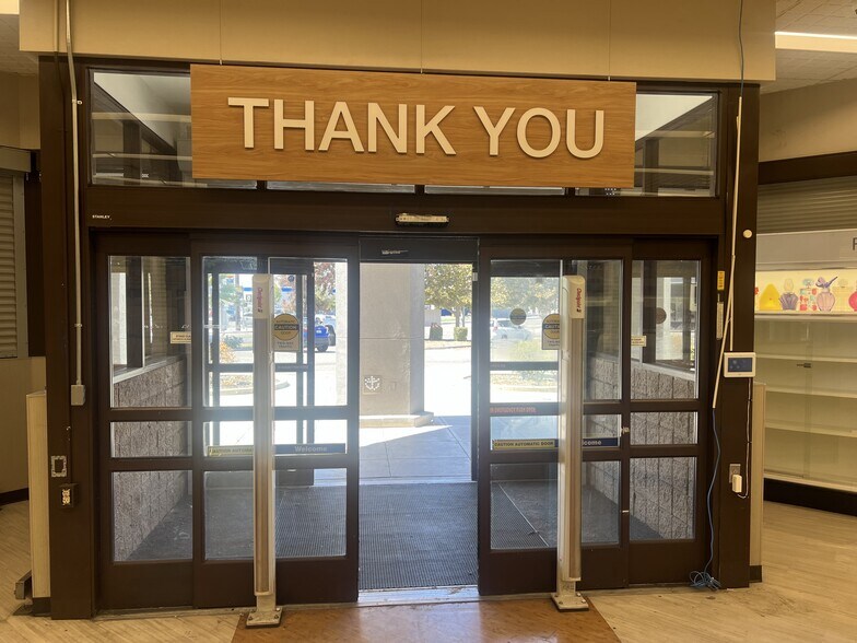More Photos Of 1701 23rd St, Bakersfield Drugstore For Lease