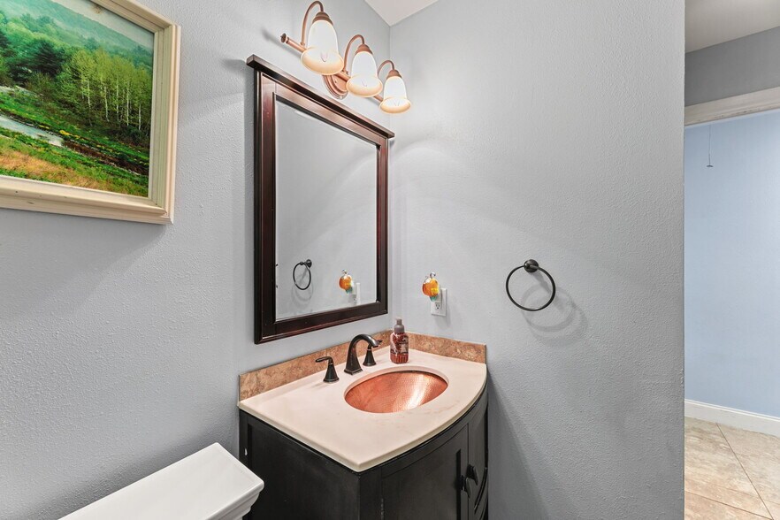 More Photos Of 5800 Curran Dr, Von Ormy Veterinarian Kennel For Sale