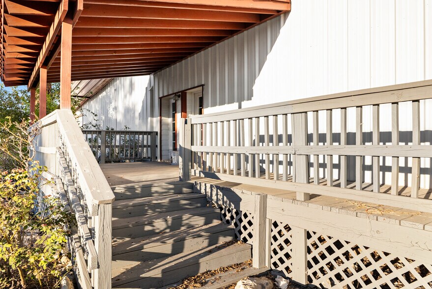 More Photos Of 13140 US Highway 281 N, Spring Branch Restaurant For Lease