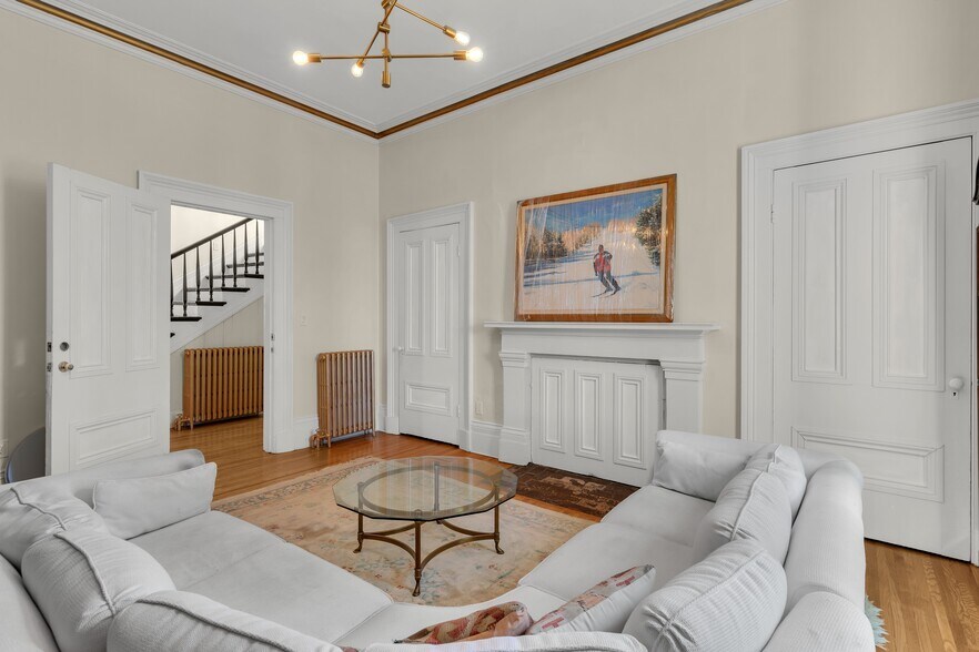 More Photos Of 389 King St E, Gananoque Office For Sale