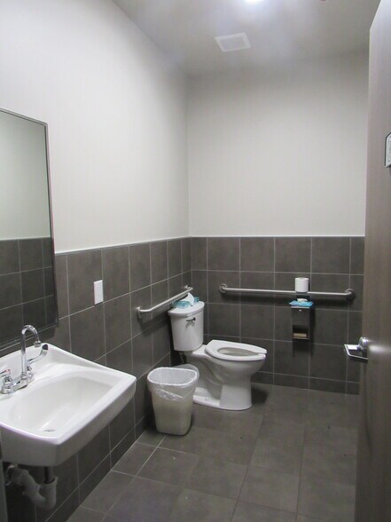 More Photos Of 595 W FM 120, Pottsboro Office For Lease