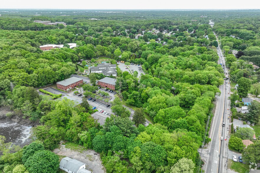 More Photos Of 875 Centerville Rd, Warwick Office For Sale