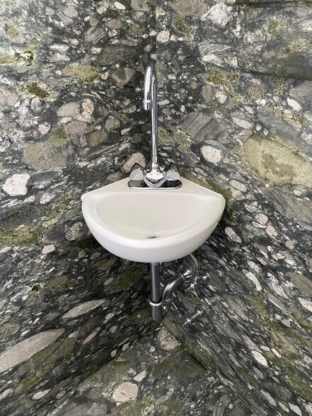 More Photos Of 3516 Sacramento St, San Francisco Storefront Retail Office For Lease