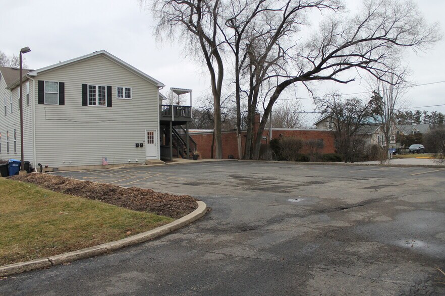 More Photos Of 410 E State St, Geneva Office For Lease