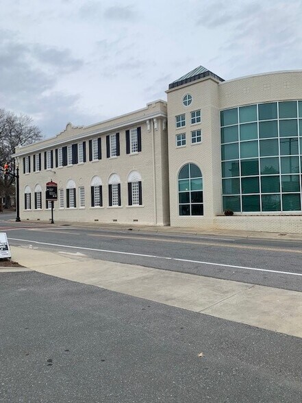 More Photos Of 85 E Catawba St, Belmont Office For Lease