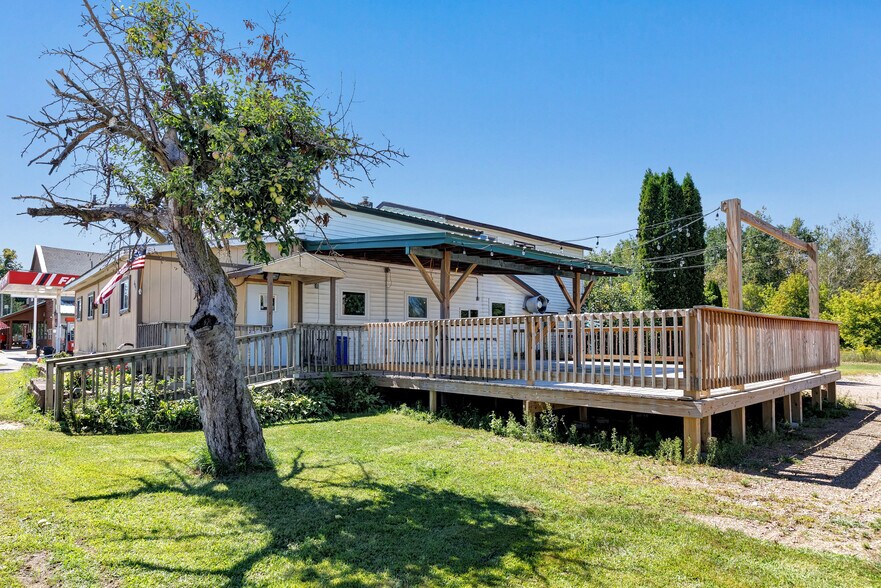 More Photos Of 621 Bissell St, White Lake Restaurant For Sale