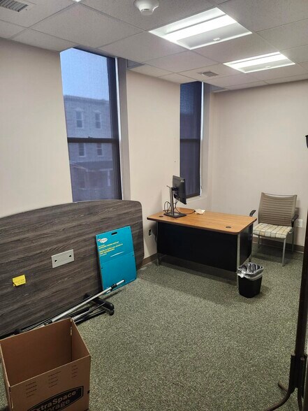 More Photos Of 1843 W Lexington St, Baltimore Office For Lease