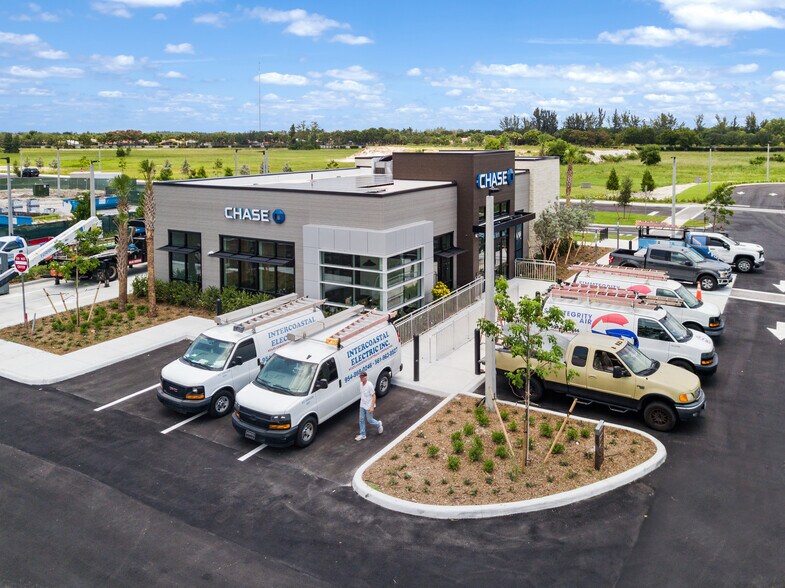 More Photos Of Hypoluxo Rd, Lake Worth Storefront For Lease