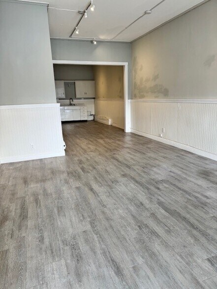 More Photos Of 156 N Ocean Ave, Cayucos Storefront For Lease