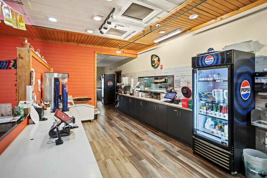 More Photos Of 762 Veterans Pky, Hinesville Restaurant For Sale