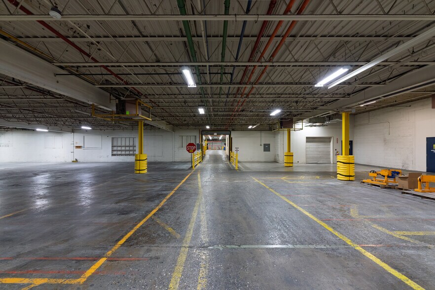 More Photos Of 47 Park Ave, Elverson Distribution For Sale