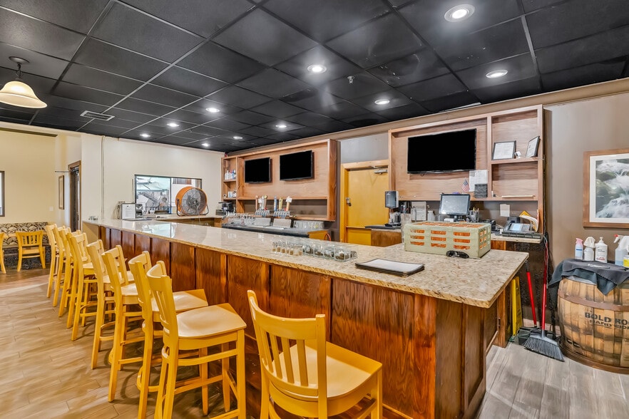 More Photos Of 201 Sugarloaf Rd, Hendersonville Hotel For Sale
