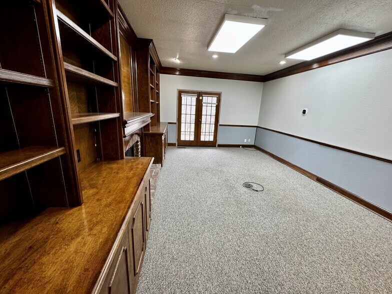More Photos Of 6800 W 107th St, Overland Park Office For Sale