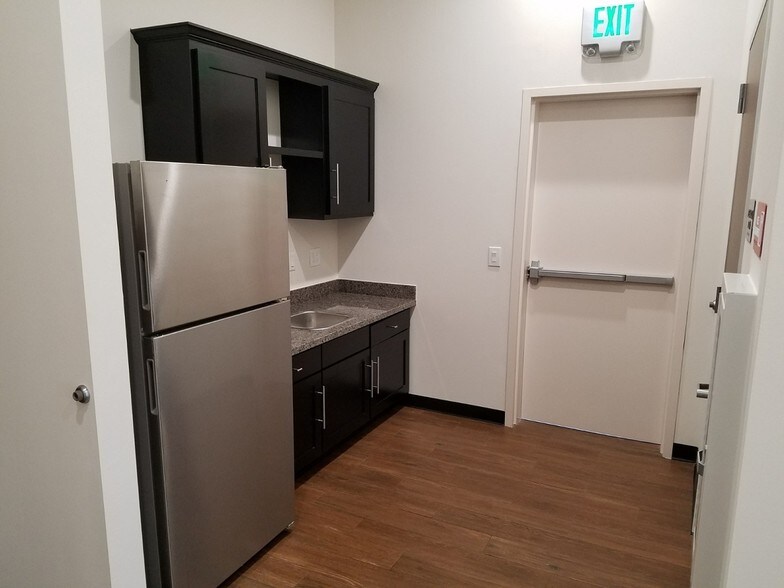 More Photos Of 7515 Oak Bluff Dr, Magnolia Office For Lease