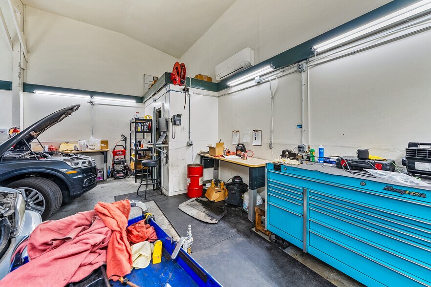 More Photos Of 3311 Biddle Rd, Medford Auto Repair For Sale