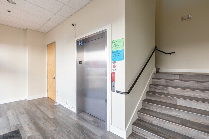 More Photos Of 8465 Old Redwood Hwy, Windsor Freestanding For Lease