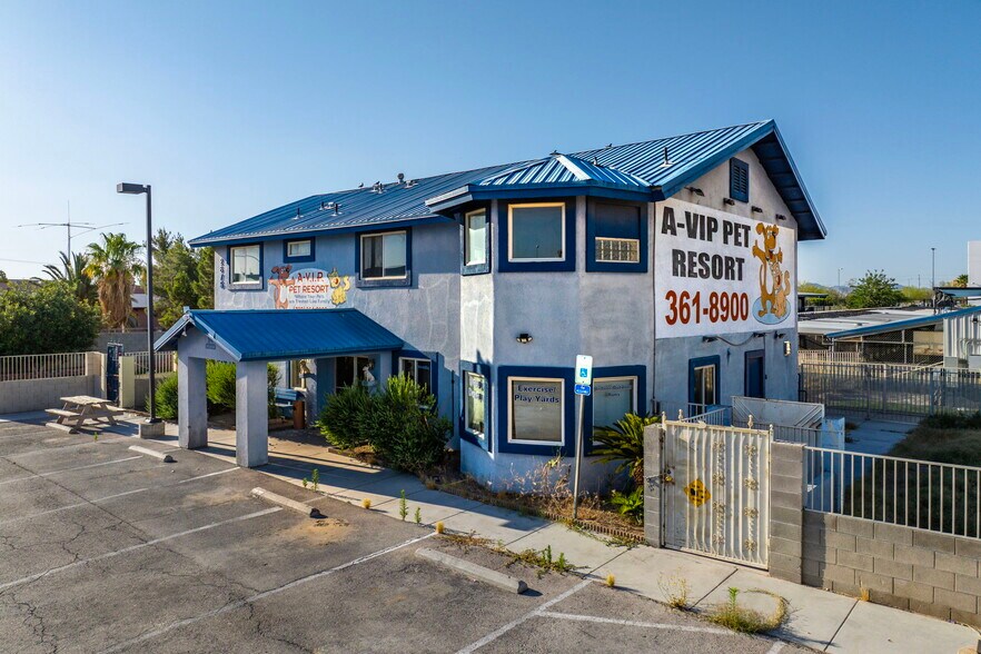Primary Photo Of 2675 W Arby, Las Vegas Veterinarian Kennel For Sale