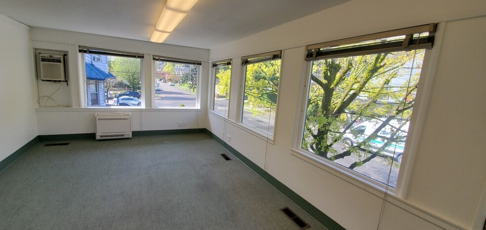 More Photos Of 5620-5622 SW Kelly Ave, Portland Self Storage For Lease