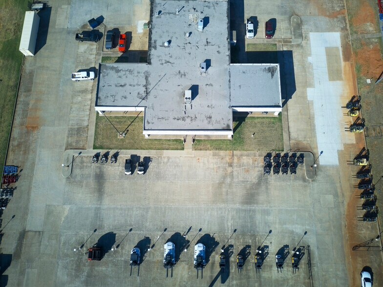 More Photos Of 1909 N Highway 81, Duncan Auto Dealership For Sale