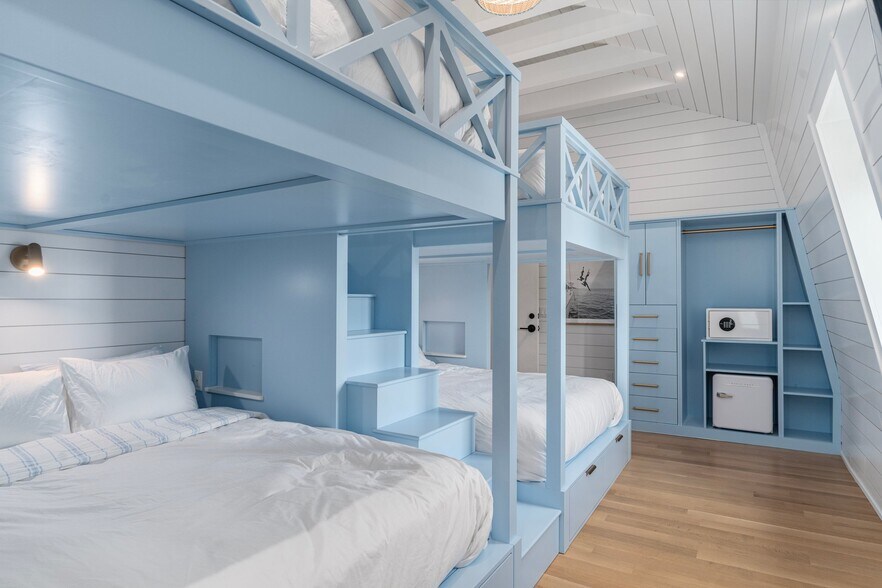 More Photos Of 212 Water St, Block Island Storefront For Sale