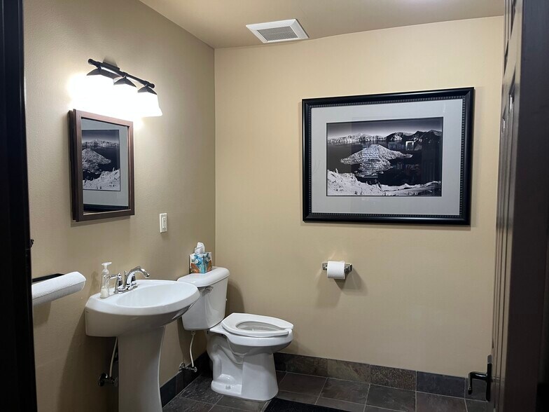 More Photos Of 725 NW Broadway St, Bend Office For Lease