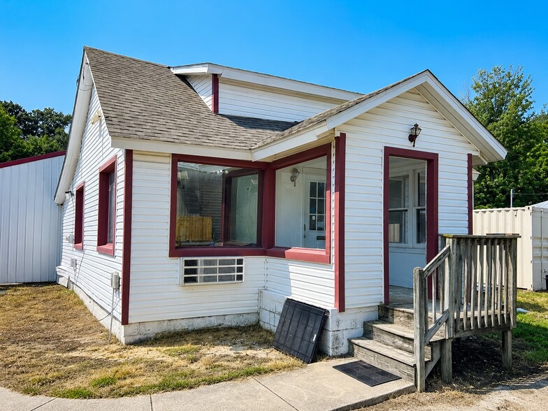 Primary Photo Of 100 Bridge Ct, Stevensville Warehouse For Lease