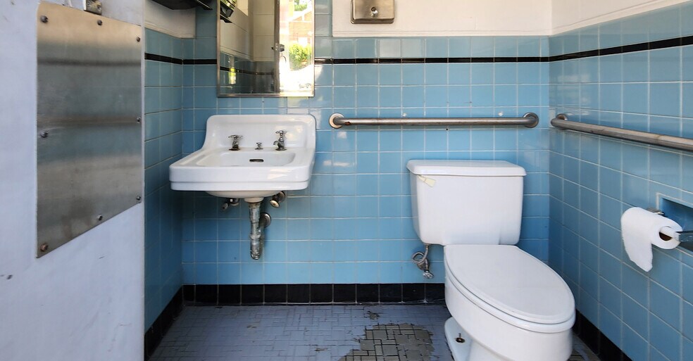 More Photos Of 4239 Boonsboro Rd, Lynchburg Service Station For Sale