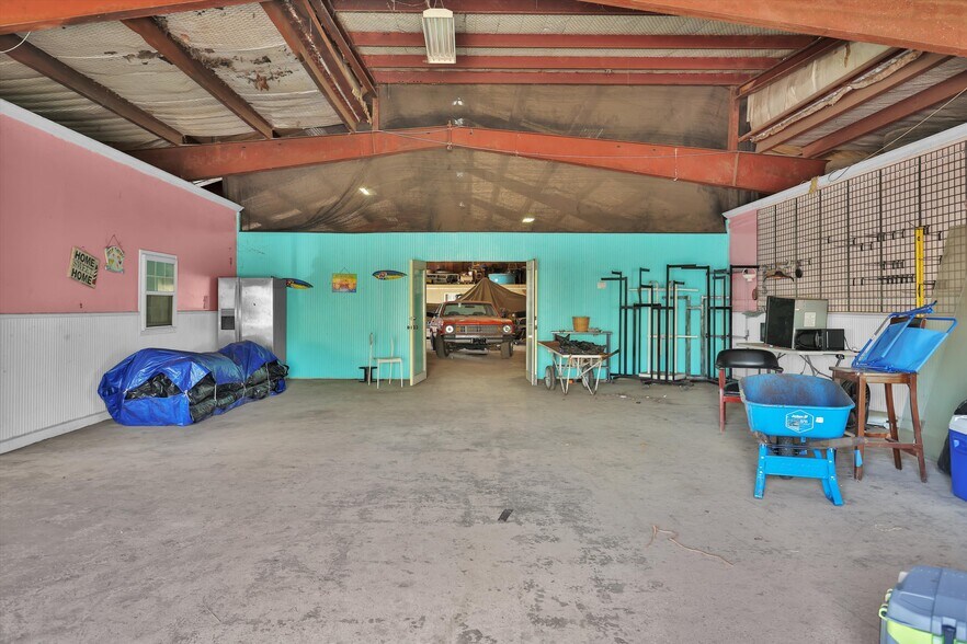 More Photos Of 510 61st St, Galveston Warehouse For Sale