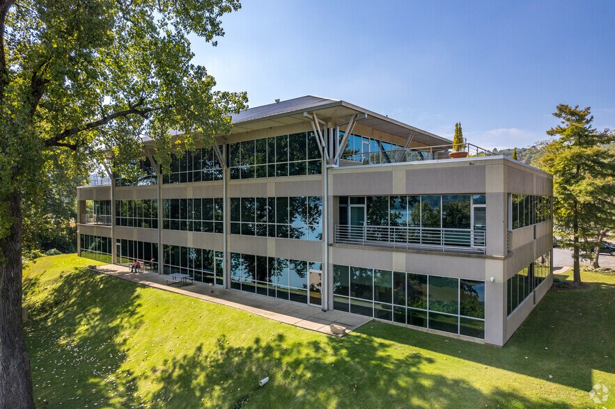 More Photos Of 2222 Cottondale Ln, Little Rock Office For Lease