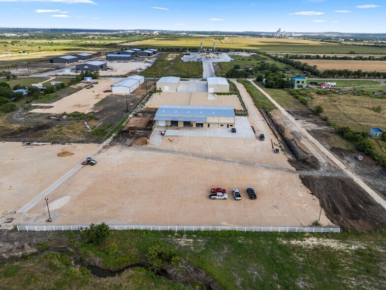 More Photos Of 782 Soechting Rd, New Braunfels Warehouse For Lease