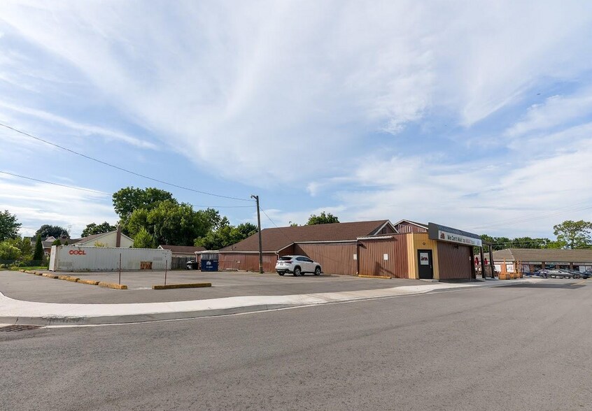 More Photos Of 106 Lakeport Rd, St Catharines Restaurant For Sale