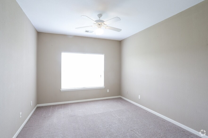 More Photos Of 630 NW Yennie St, Grain Valley Apartments For Lease
