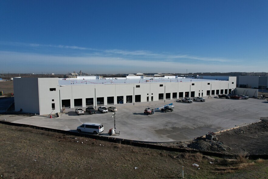 More Photos Of 19150 Marketplace Ave, Kyle Manufacturing For Lease