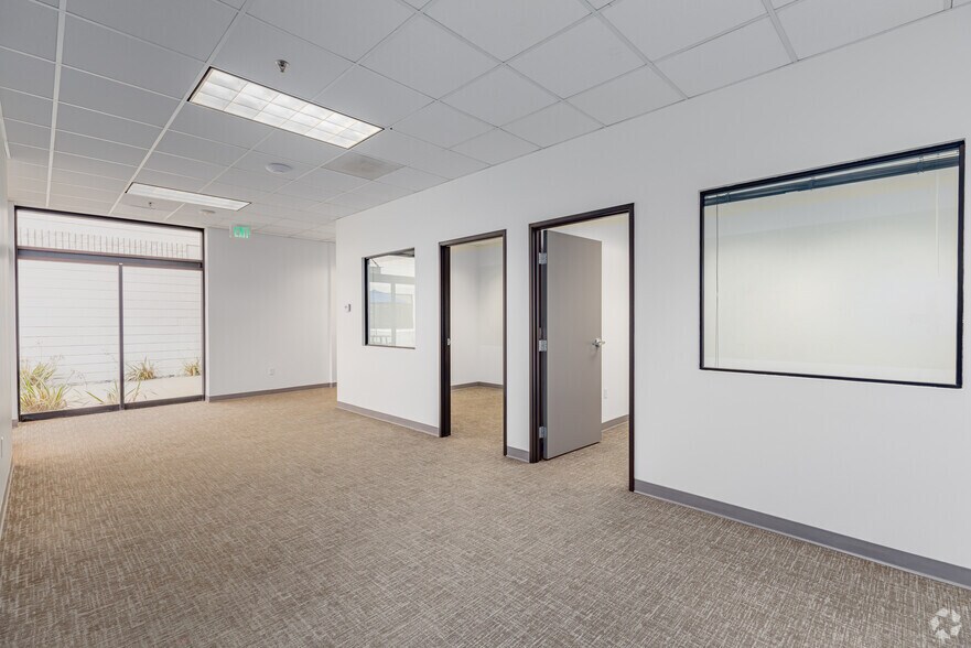 More Photos Of 11011 N Torrey Pines Rd, La Jolla Research And Development For Lease