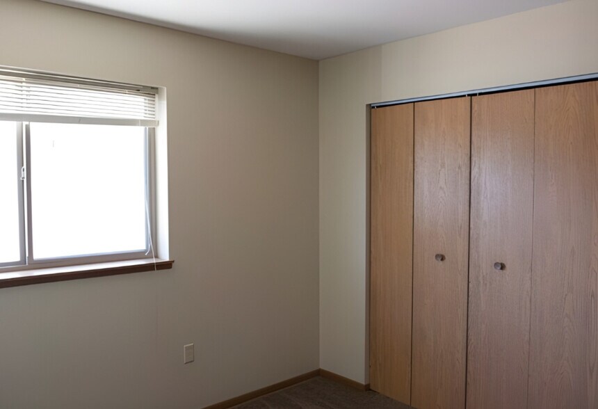 More Photos Of 1210 S Majestic View Pl, Sioux Falls Apartments For Sale