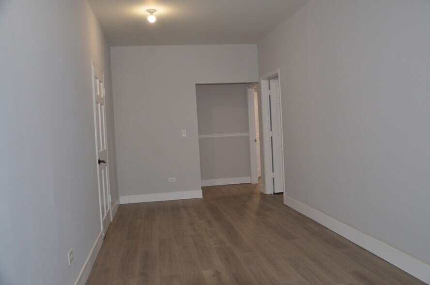 More Photos Of 510 Collins St, Joliet Unknown For Lease