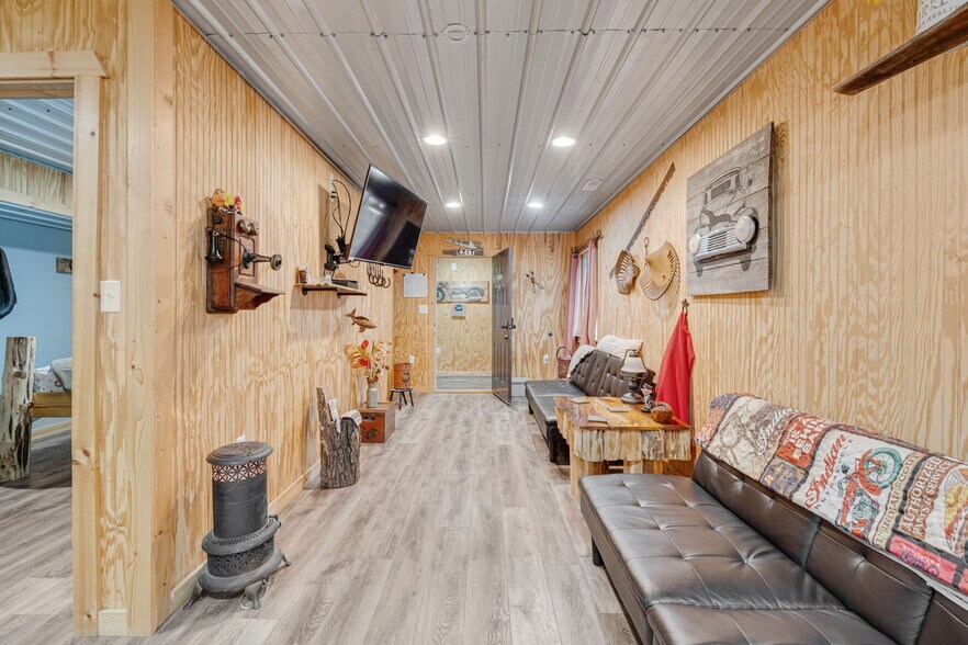 More Photos Of 714 N Saint Mary St, Pilot Knob Freestanding For Sale