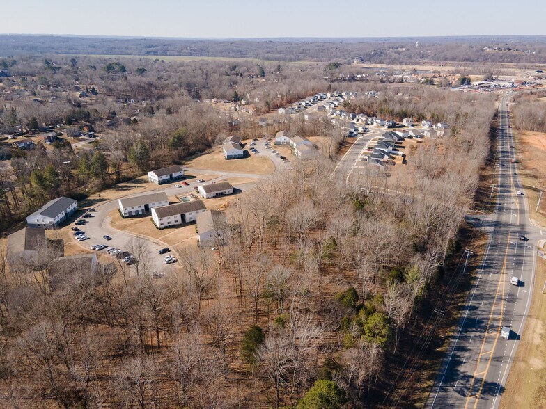 More Photos Of 1351 Avondale Dr, Clarksville Apartments For Sale