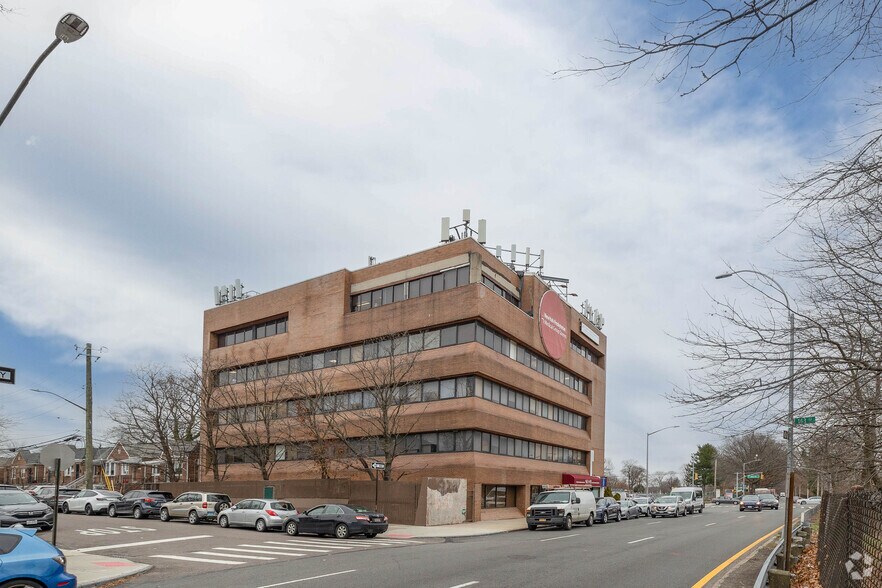 More Photos Of 163-03 Horace Harding Expy, Fresh Mdws, Fresh Meadows Office For Sale