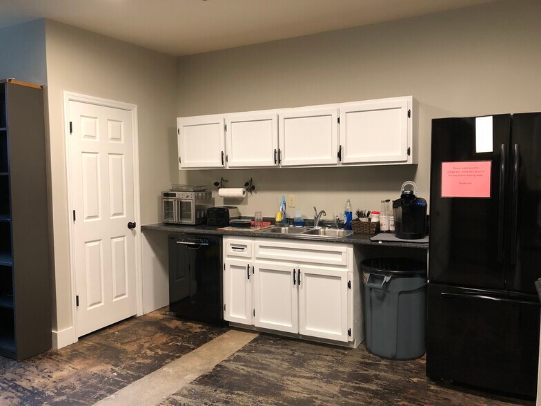 More Photos Of 119 S Madison St, Thomasville Storefront For Lease