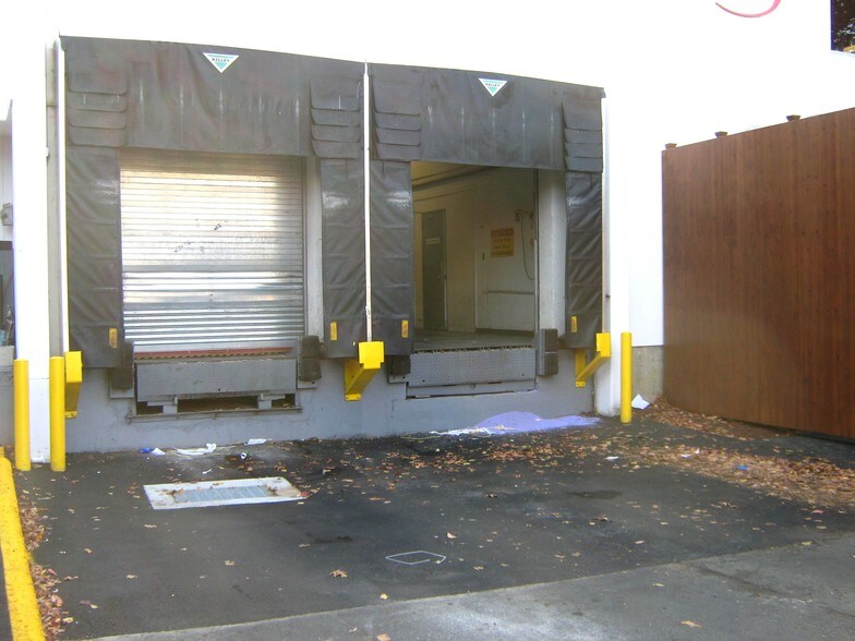 More Photos Of 76 Progress Dr, Stamford Research And Development For Lease