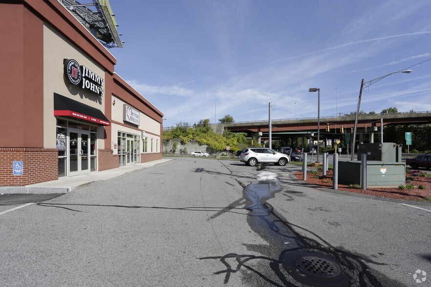 More Photos Of 500A Merrimack St, Lawrence Freestanding For Lease