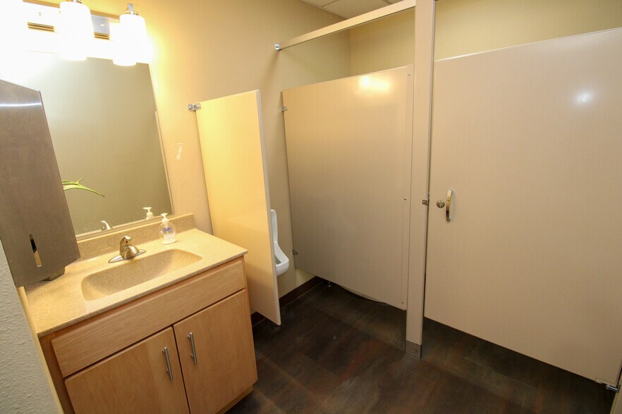 More Photos Of 100 E 3rd St, Galva Office For Sale