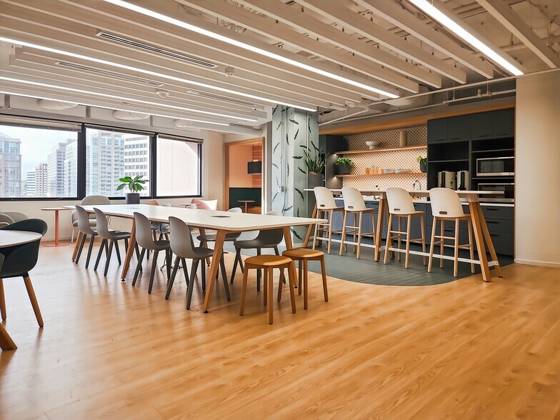 More Photos Of 2451 Crystal Dr, Arlington Coworking Space