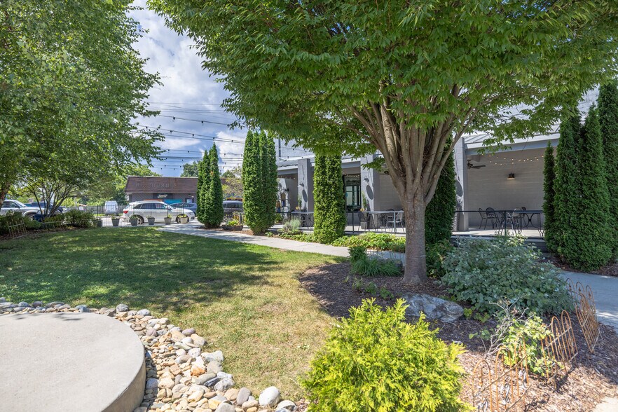 More Photos Of 743 Haywood Rd, Asheville Restaurant For Sale