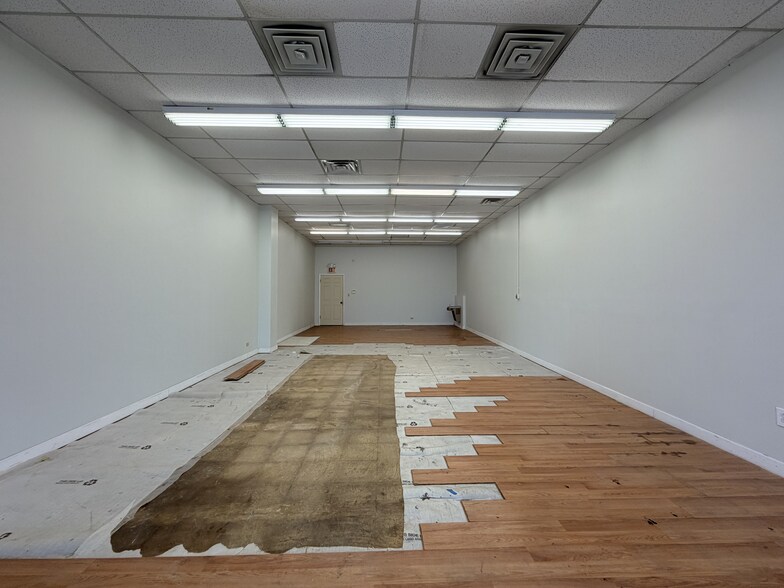 More Photos Of 1954-1968 W Peterson Ave, Chicago General Retail For Lease