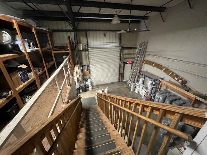 More Photos Of 12155 Metro Pky, Fort Myers Showroom For Lease